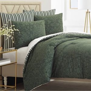 Biltmore Cottage Gate Comforter Set (King)